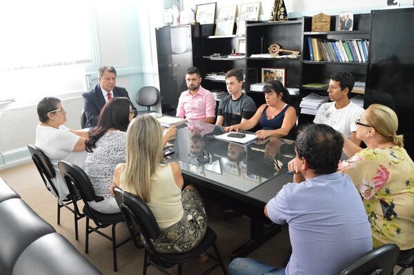 representantes-da-educacao-municipal-e-estadual-fazem-acordo-sobre-transporte-escolar