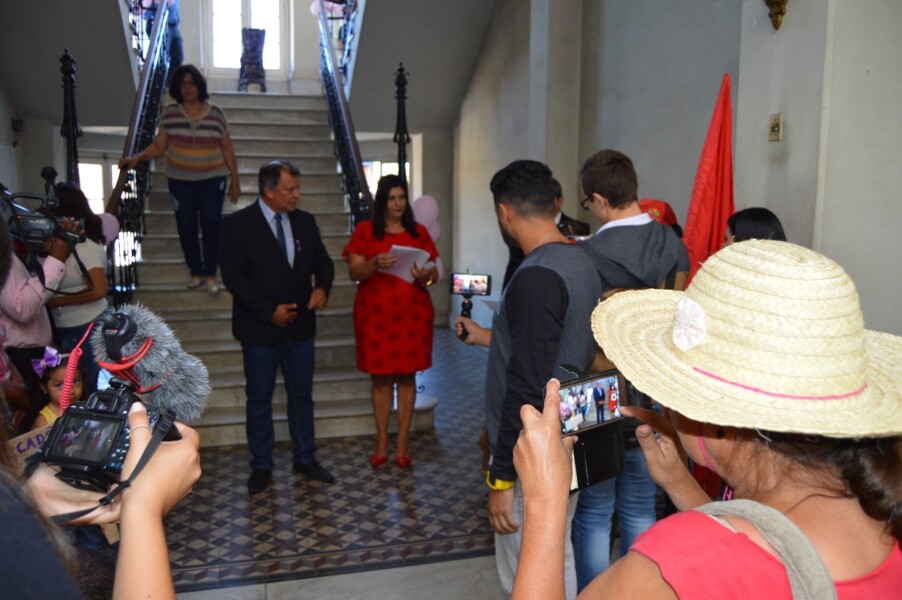 prefeito-e-vice-recebem-integrantes-do-mst-no-saguao-da-prefeitura