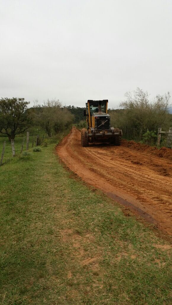 secretaria-de-obras-realiza-manutencao-no-cerro-do-armour