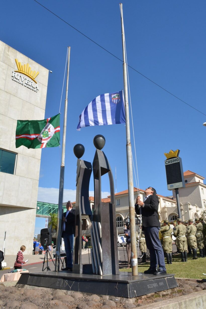 troca-de-bandeiras-do-monumento-elo-sera-realizada-nesta-semana