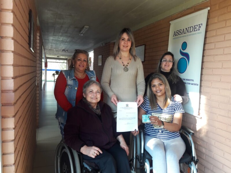 entidades-assistenciais-recebem-renda-arrecadada-no-baile-municipal