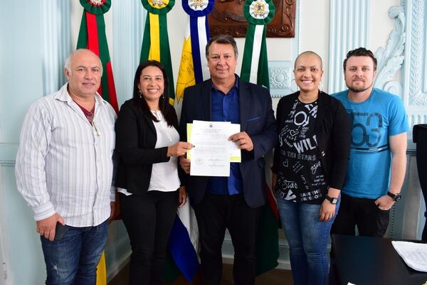 concurso-0012015-prefeito-realiza-posse-de-assistente-social