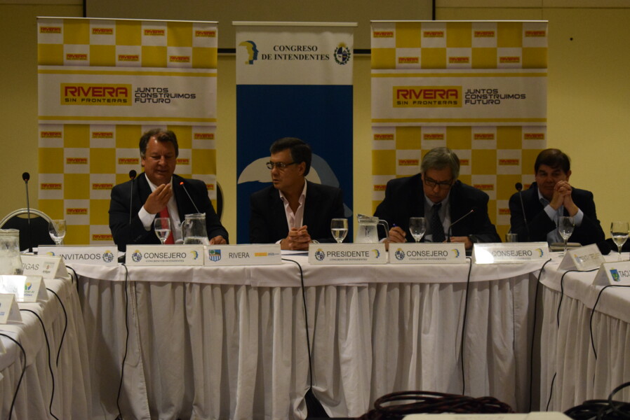 ico-prestigia-congresso-de-intendentes-do-uruguai