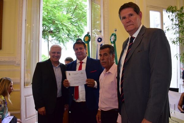 executivo-concede-certificados-de-reconhecimento-publico-a-quem-auxiliou-no-desenvolvimento-do-municipio