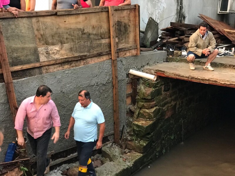 ico-vai-ate-beco-da-belizaria-dar-assistencia-aos-moradores-durante-enchente