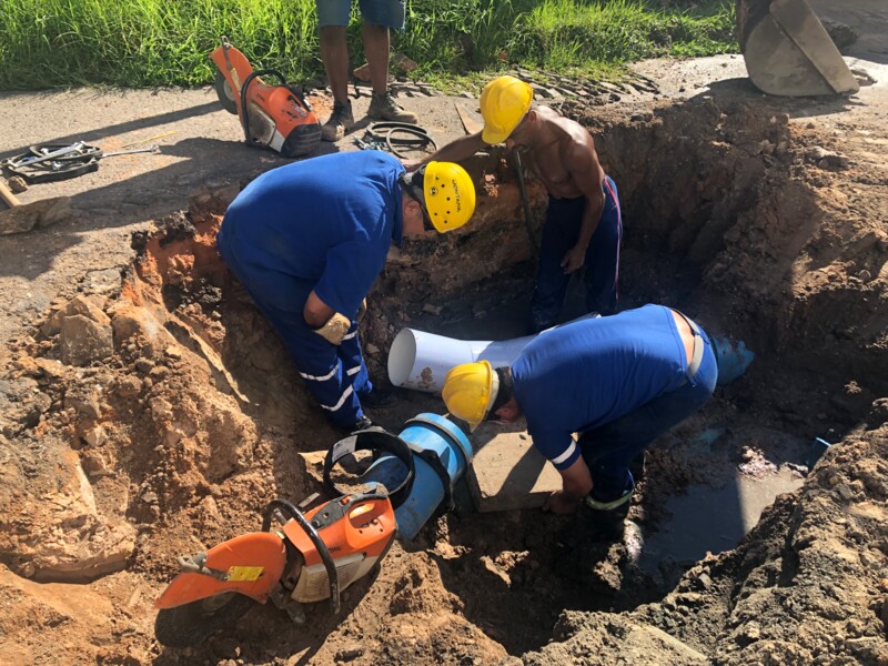 servico-de-rede-adutora-esta-sendo-realizado-na-rua-duque-de-caxias